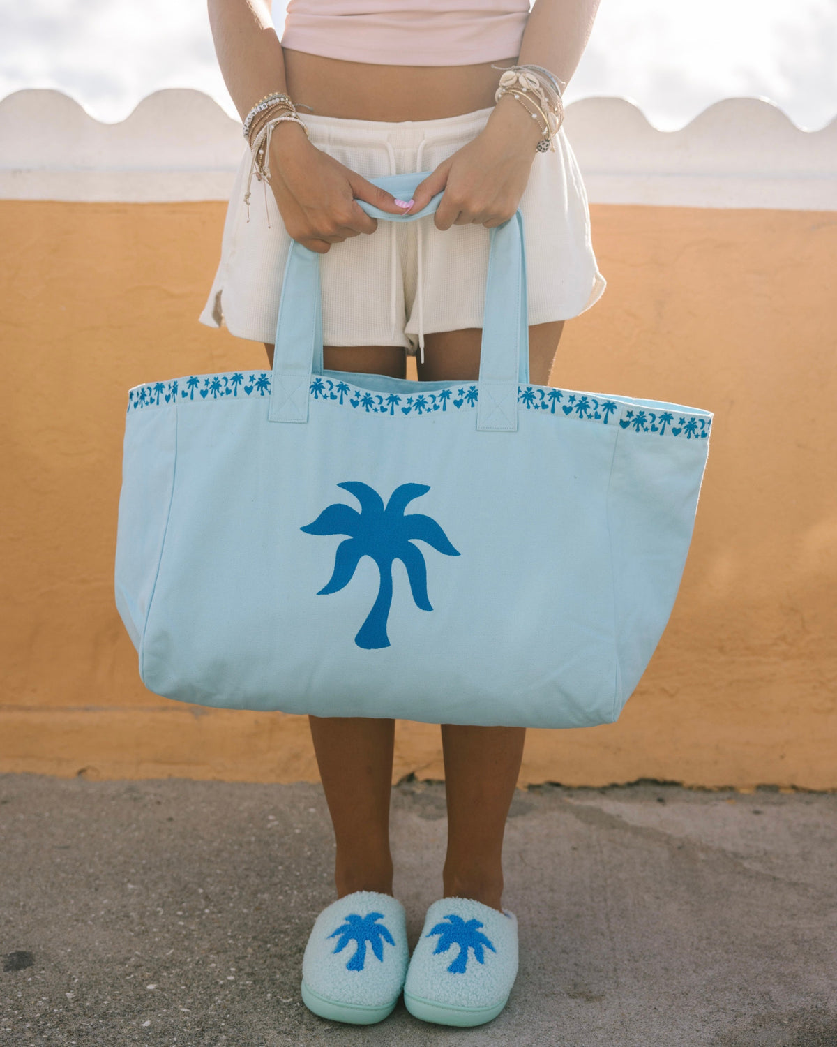 Pink Palm Puff Couture Carryall in Seabreeze (Reversible)